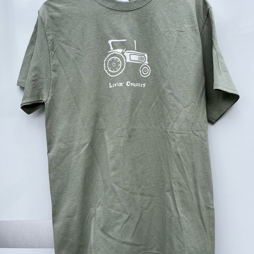 Livin’ Country T Shirt Women’s Medium Light Avocado Port & Company Tag Cotton